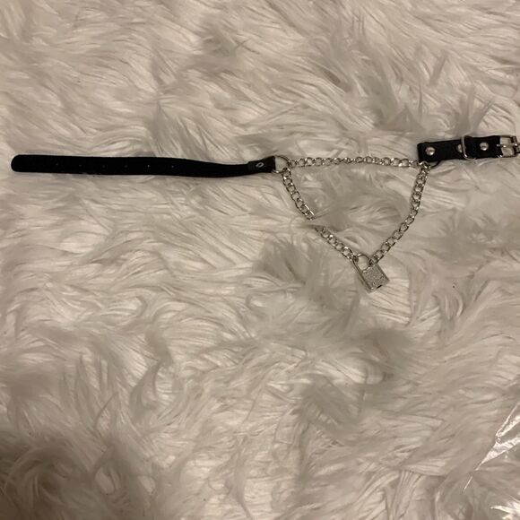 Punk rock Gothic choker neck collar adjustable.  Faux leather - Picture 3 of 4